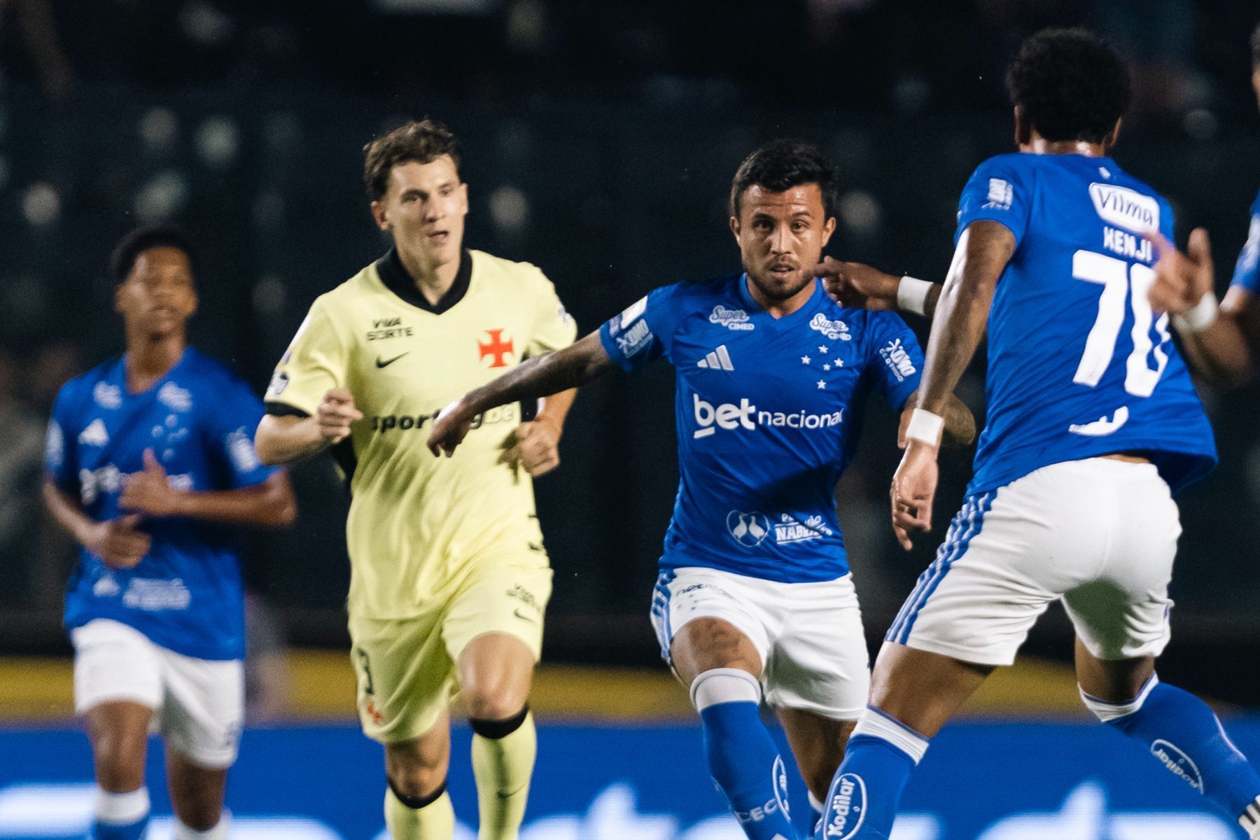 Com reservas, Cruzeiro não se encontra e perde para o Vasco pelo Brasileirão