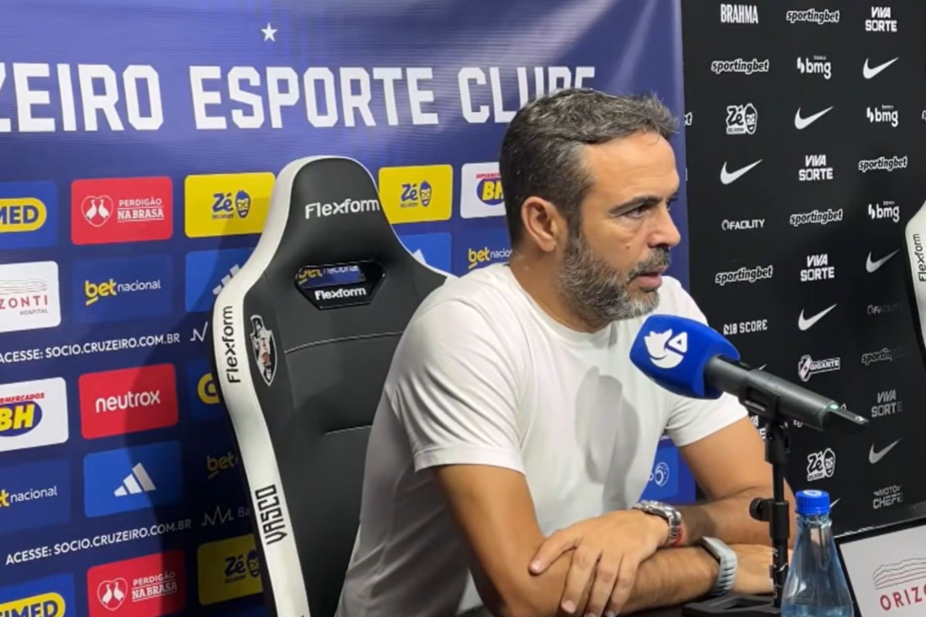 Cruzeiro vive 'drama' em bolas aéreas, e Artur Jorge avalia: 'Corrigir'