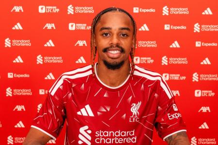 Bradley Barcola foi anunciado pelo Liverpool