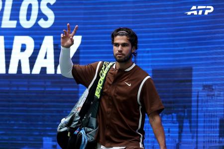 Carlos Alcaraz vence Roman Safiullin na estreia do US Open