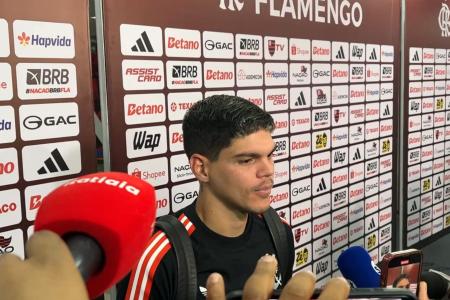 Ayrton Lucas quer o Flamengo concentrado o jogo inteiro