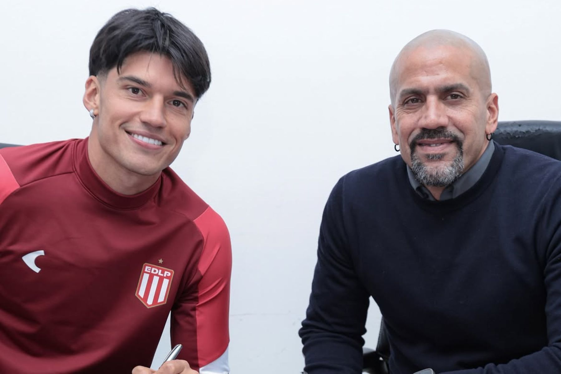 Atacante ex-Botafogo é anunciado como reforço de clube que disputa Libertadores