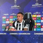 Castaño é apresentado pelo Atlético e é direto sobre acerto com o clube