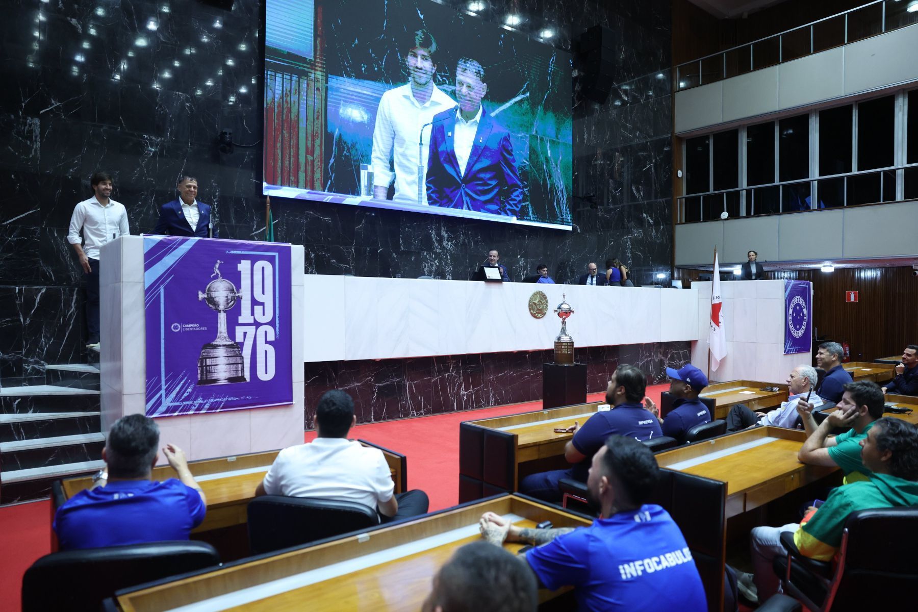 Com ídolos presentes, Cruzeiro é homenageado pelos 50 anos da Libertadores de 1976