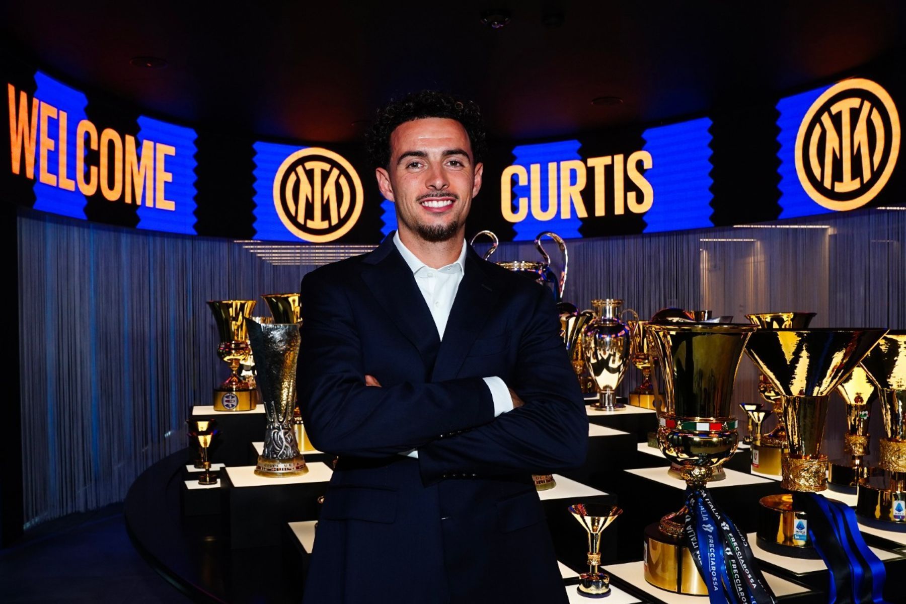 Inter de Milão anuncia Curtis Jones, que deixa Liverpool após 16 anos
