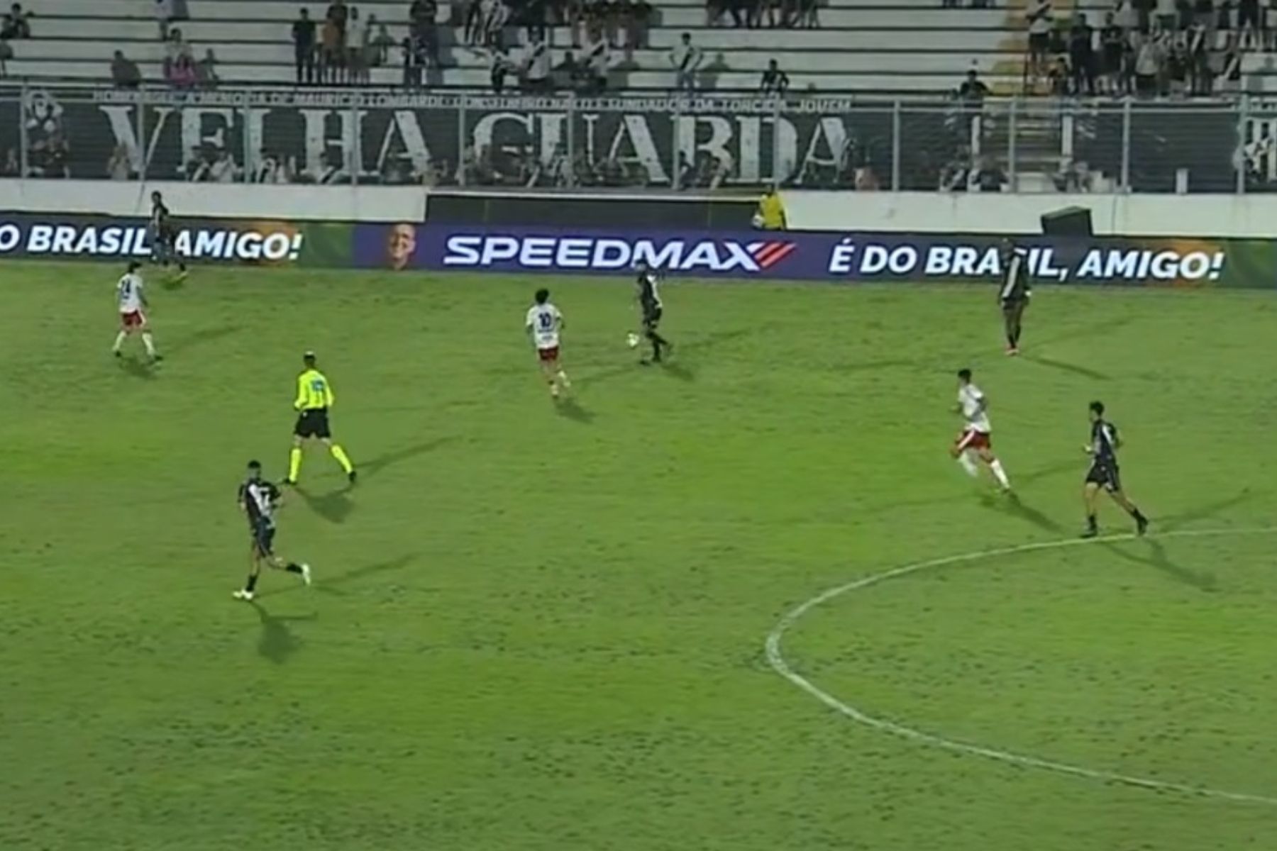 Ponte Preta cede empate ao Náutico e segue afundada na lanterna da Série B