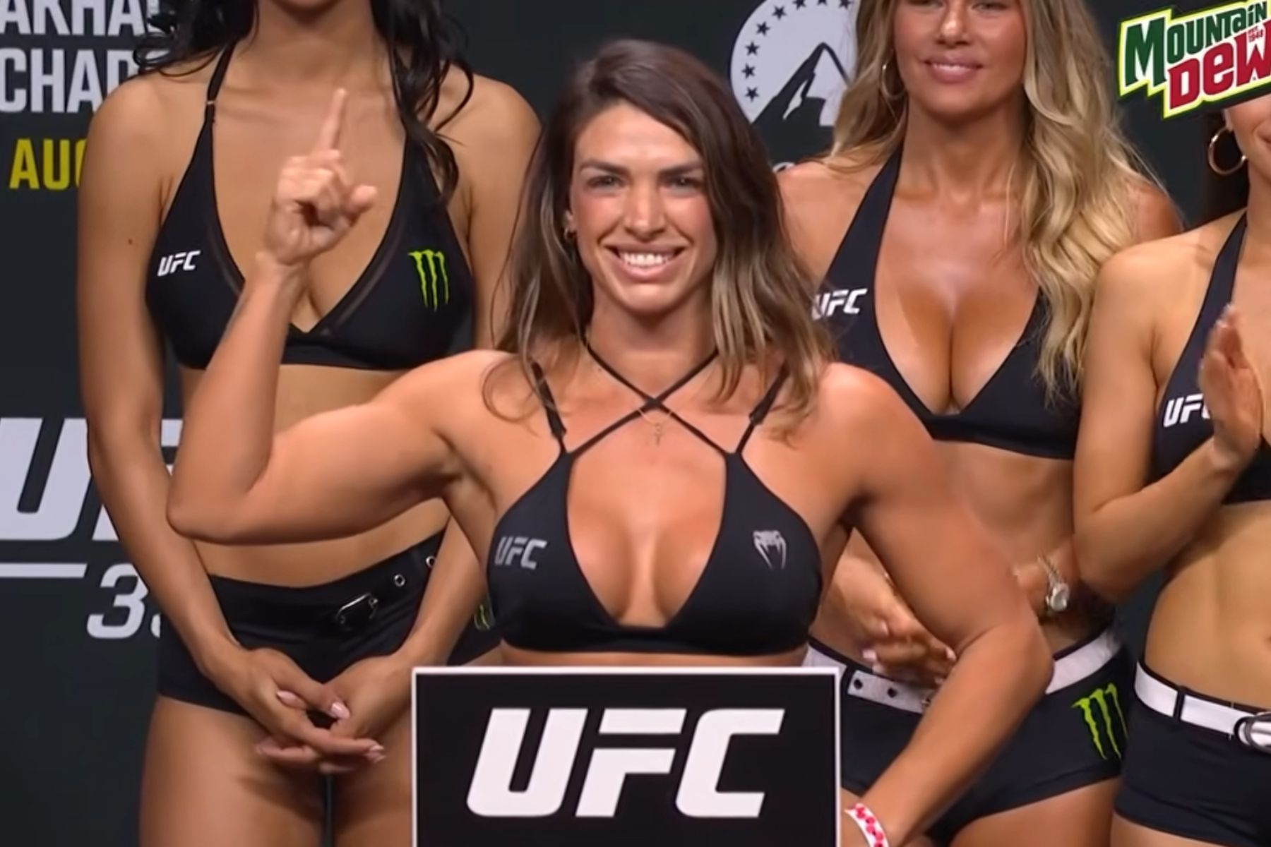 Brasileira campeã em ação: horário e onde assistir ao card completo do UFC 330