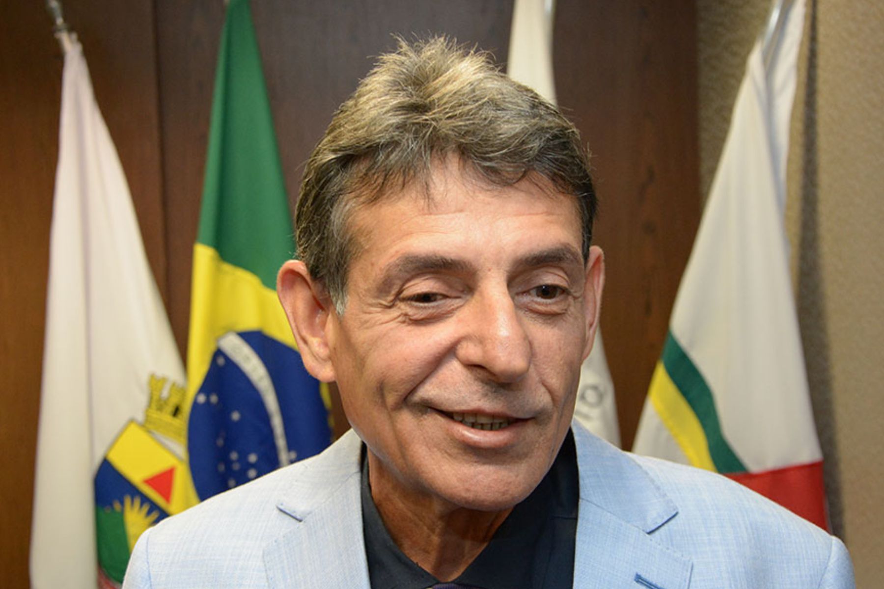 Órgão Especial do TJMG mantém afastamento de juiz flagrado bebendo e fumando em julgamento