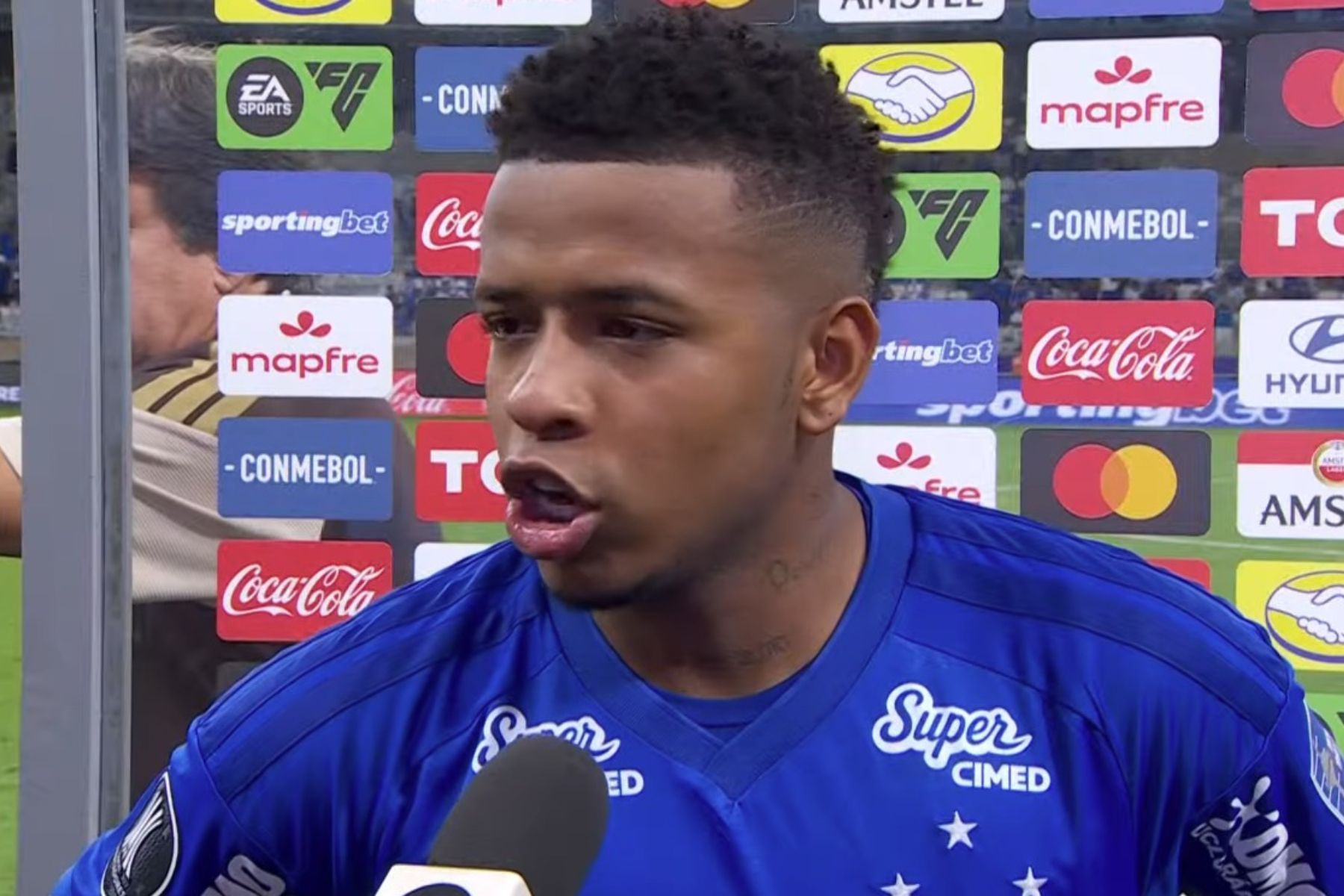 'Não queria sair': Arroyo, do Cruzeiro, explica reação exaltada após substituição