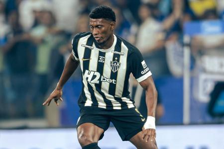 Mateo Cassierra, atacante do Atlético, em ação contra o Cruzeiro