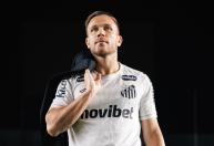 Anunciado pelo Santos, Arthur manda recado após acerto com o clube