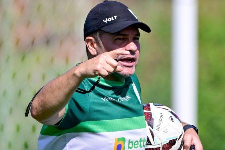 Umberto Louzer, treinador do América