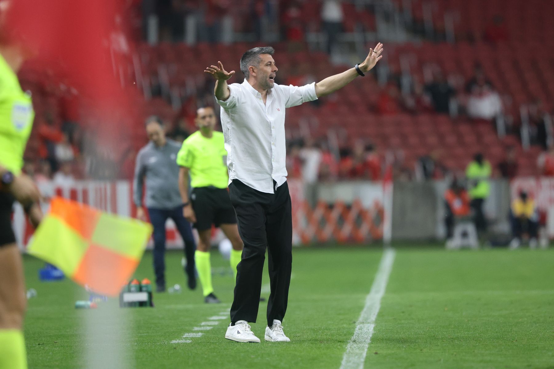 Pezzolano desabafa após novo tropeço do Inter no Brasileiro: 'Inacreditável'