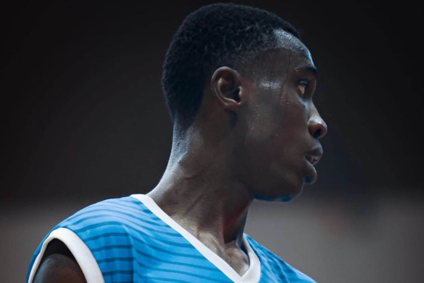 Néora Francis: conheça o jovem congolês do basquete do Minas que se destaca nas enterradas