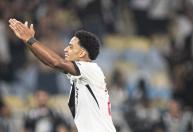 Brenner brilha, Vasco vence o Fluminense e avança na Copa do Brasil