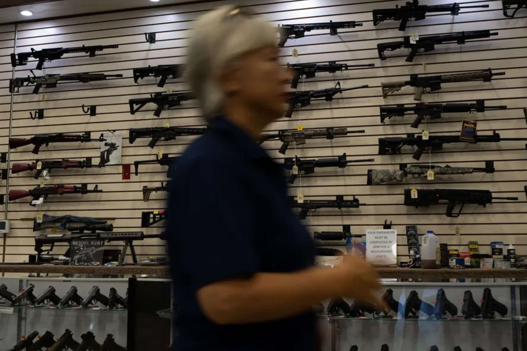 Governo Trump flexibiliza regras para que condenados recuperem direito ao porte de armas