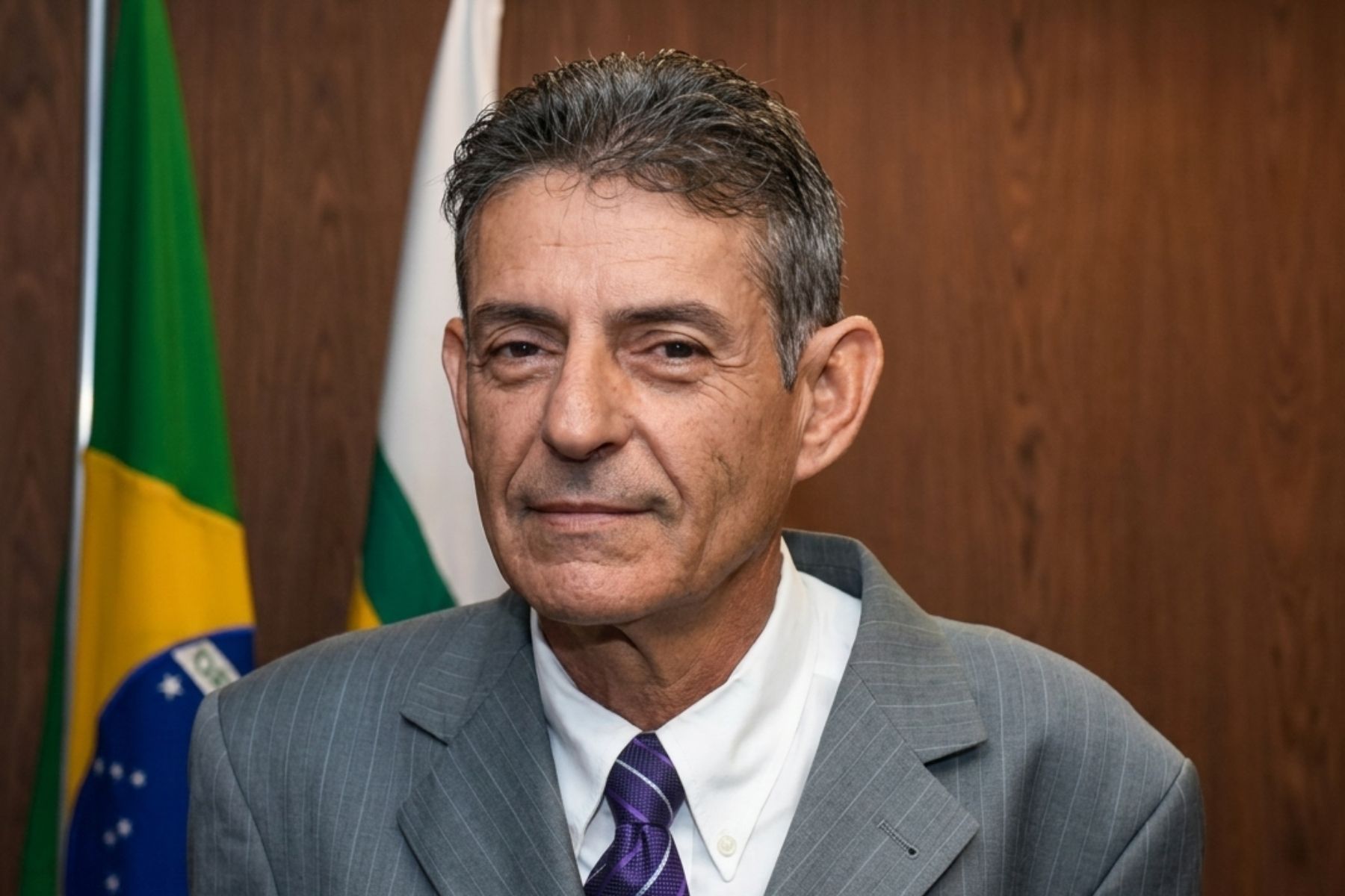 Juiz afastado por beber e fumar em julgamento tem medida protetiva solicitada por ex-mulher