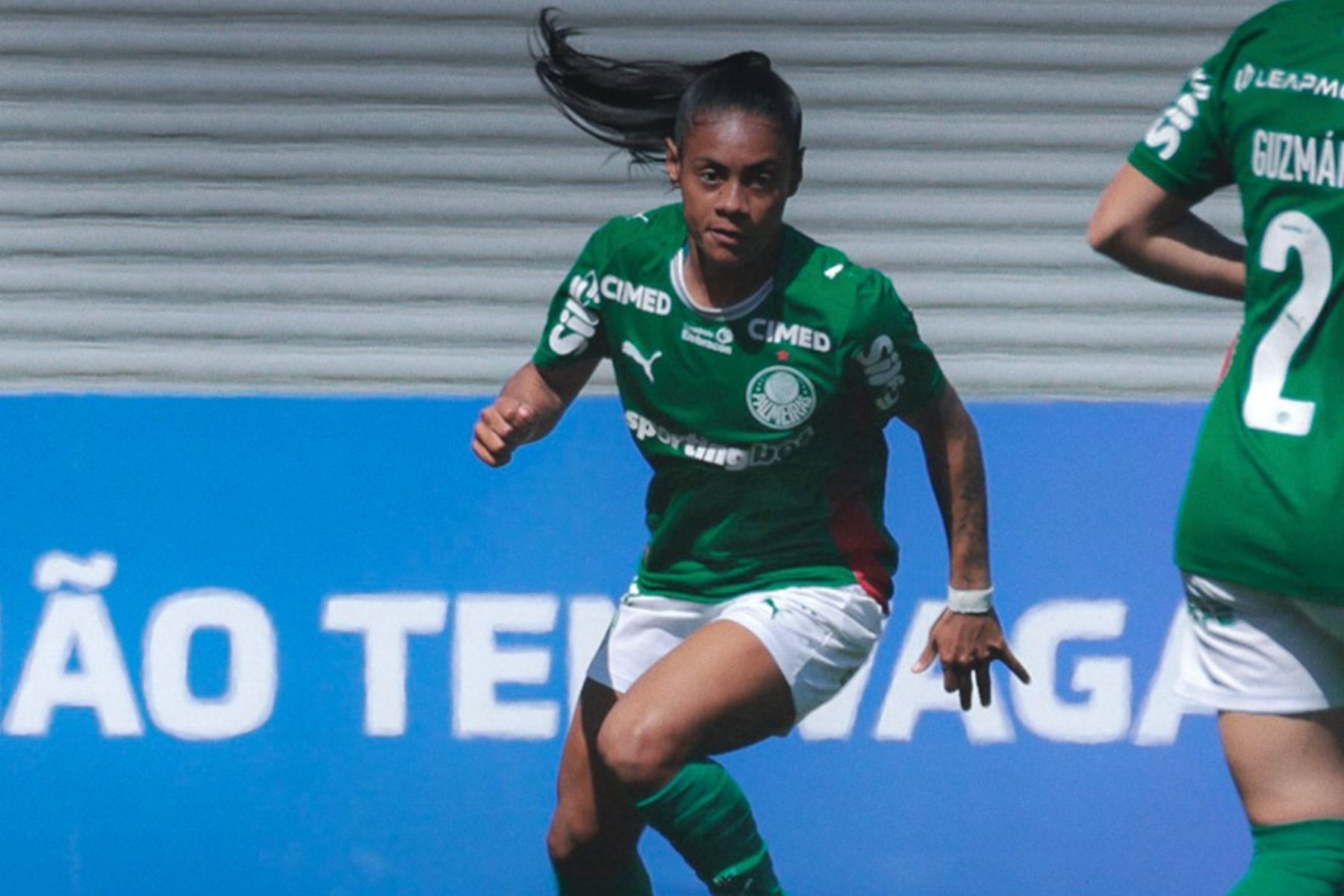 Palmeiras vence Internacional e segue na 'cola' dos líderes no Brasileiro Feminino
