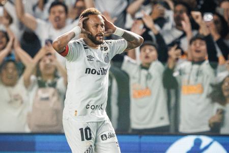Neymar comemora gol sobre a Chapecoense no Brasileirão • Raul Baretta/ Santos