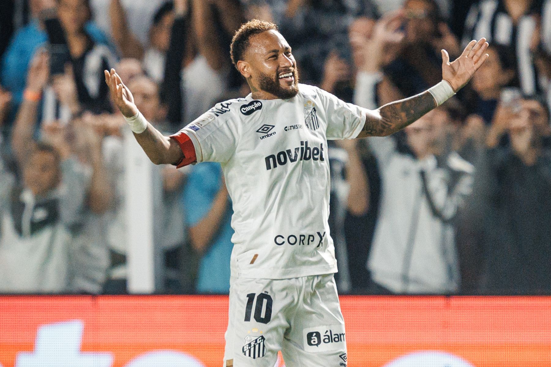 Camisa do Santos utilizada por Neymar é leiloada por mais de R$ 100 mil; veja