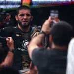 Islam Makhachev vence Ian Garry e quebra recorde histórico de Anderson Silva no UFC