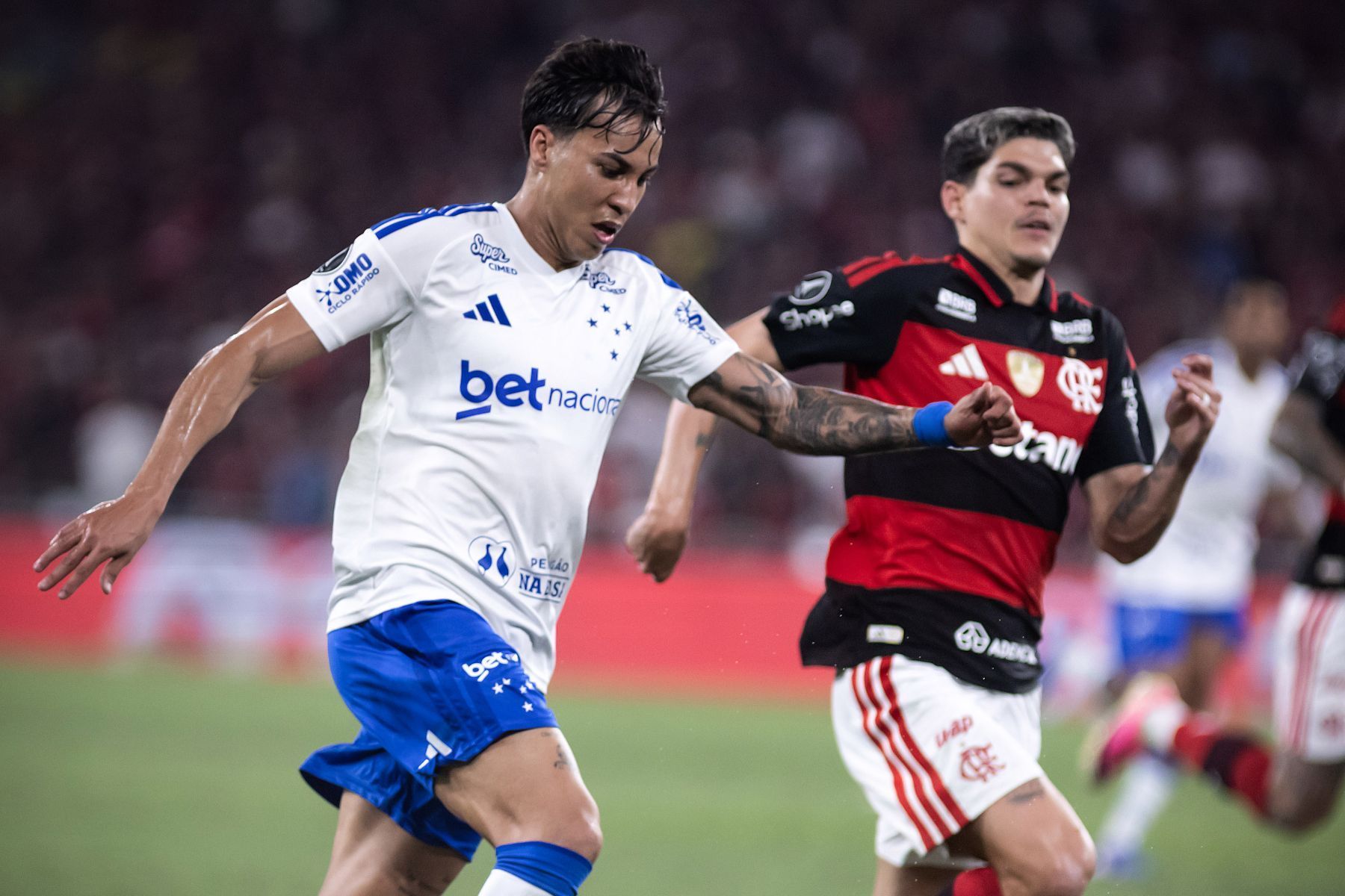 Jornalista vê Kaio Jorge prejudicado em esquema do Cruzeiro: 'Não pega na bola'