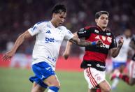 Jornalista vê Kaio Jorge prejudicado em esquema do Cruzeiro: 'Não pega na bola'