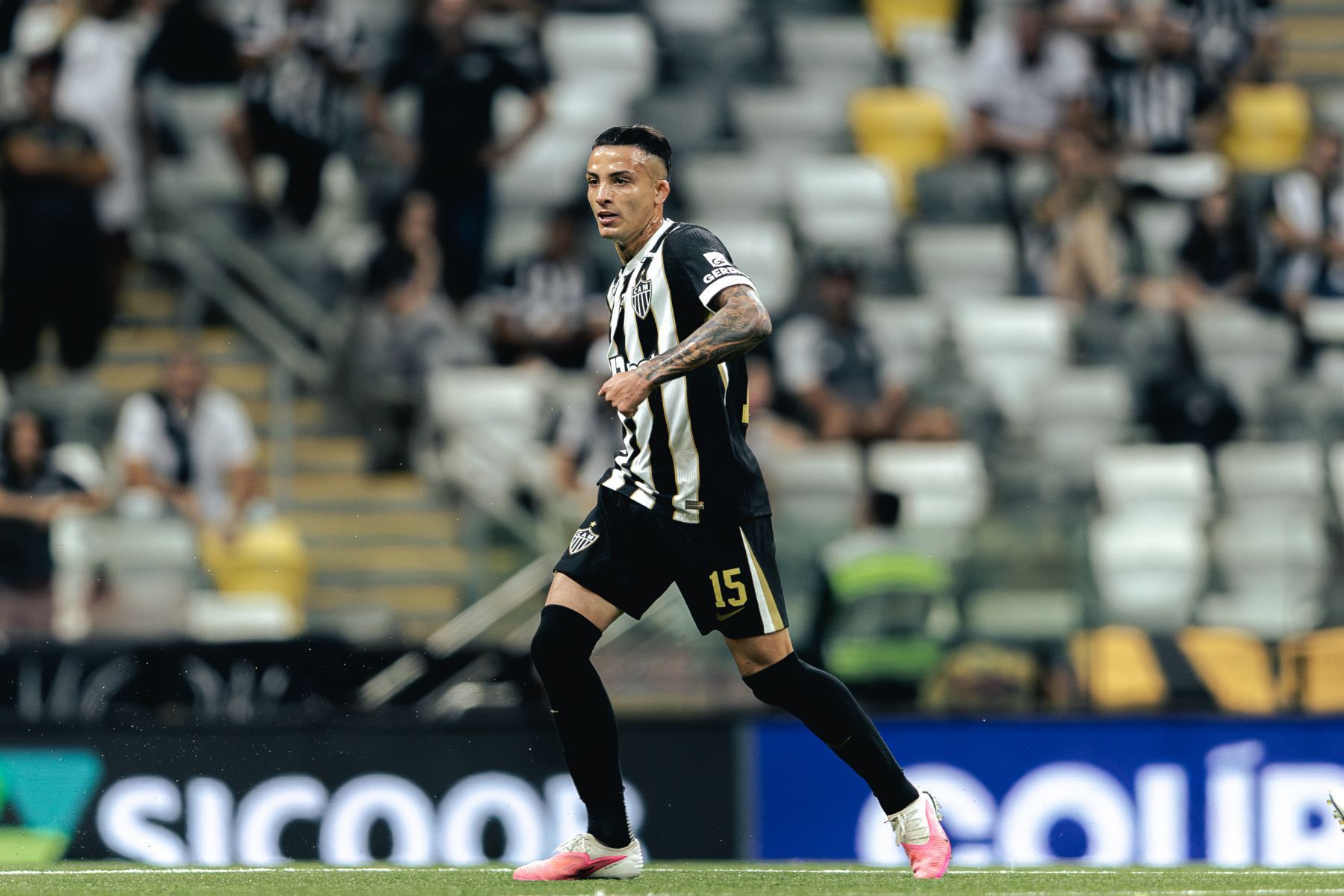 Kevin Castaño estreia pelo Atlético em goleada no Brasileirão; veja números