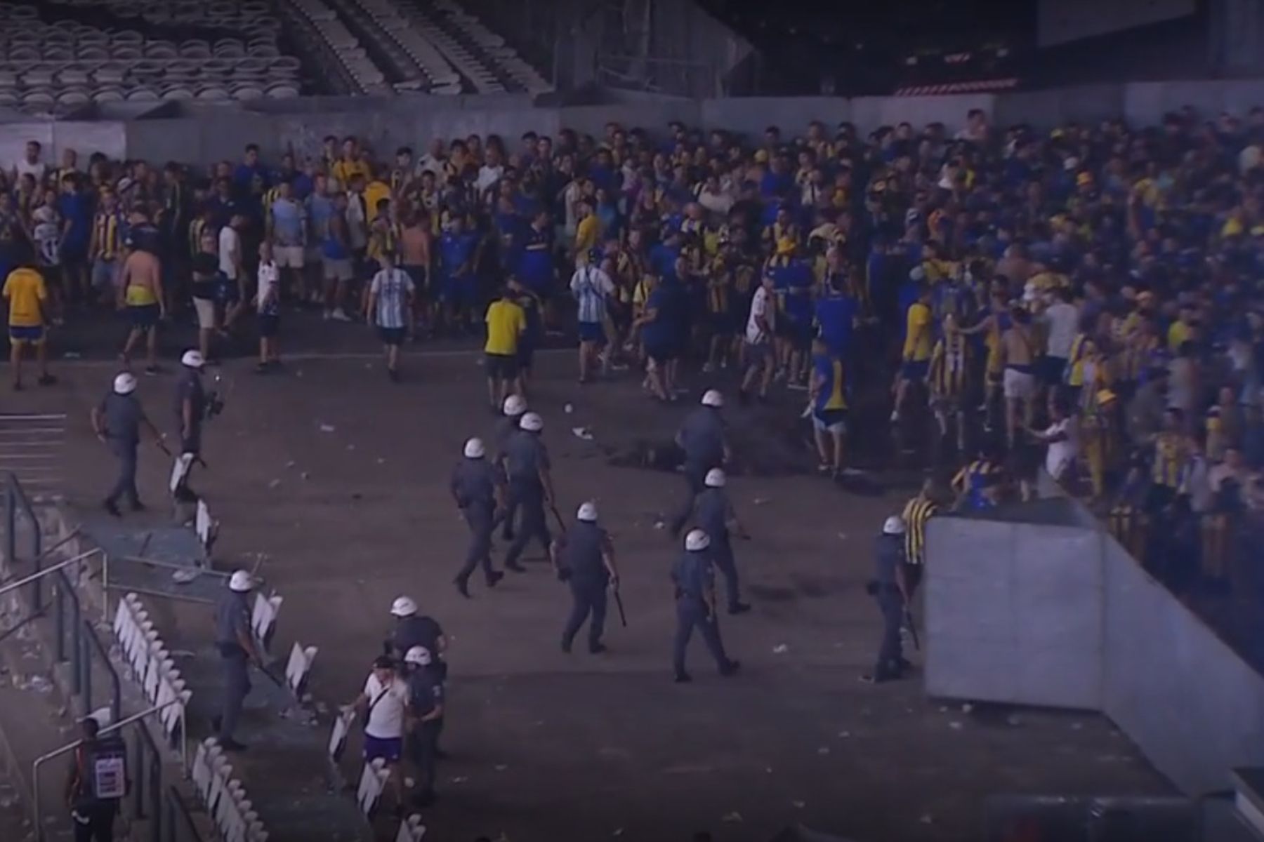 Corinthias x Rosario Central: argentinos e policiais entram em conflito após jogo