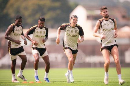 Flamengo treina para seguir na briga pelo título brasileiro