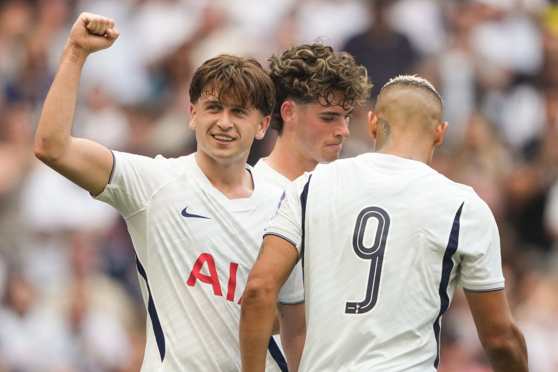 Richarlison e promessa inglesa marcam, e Tottenham goleia Hoffenheim em amistoso
