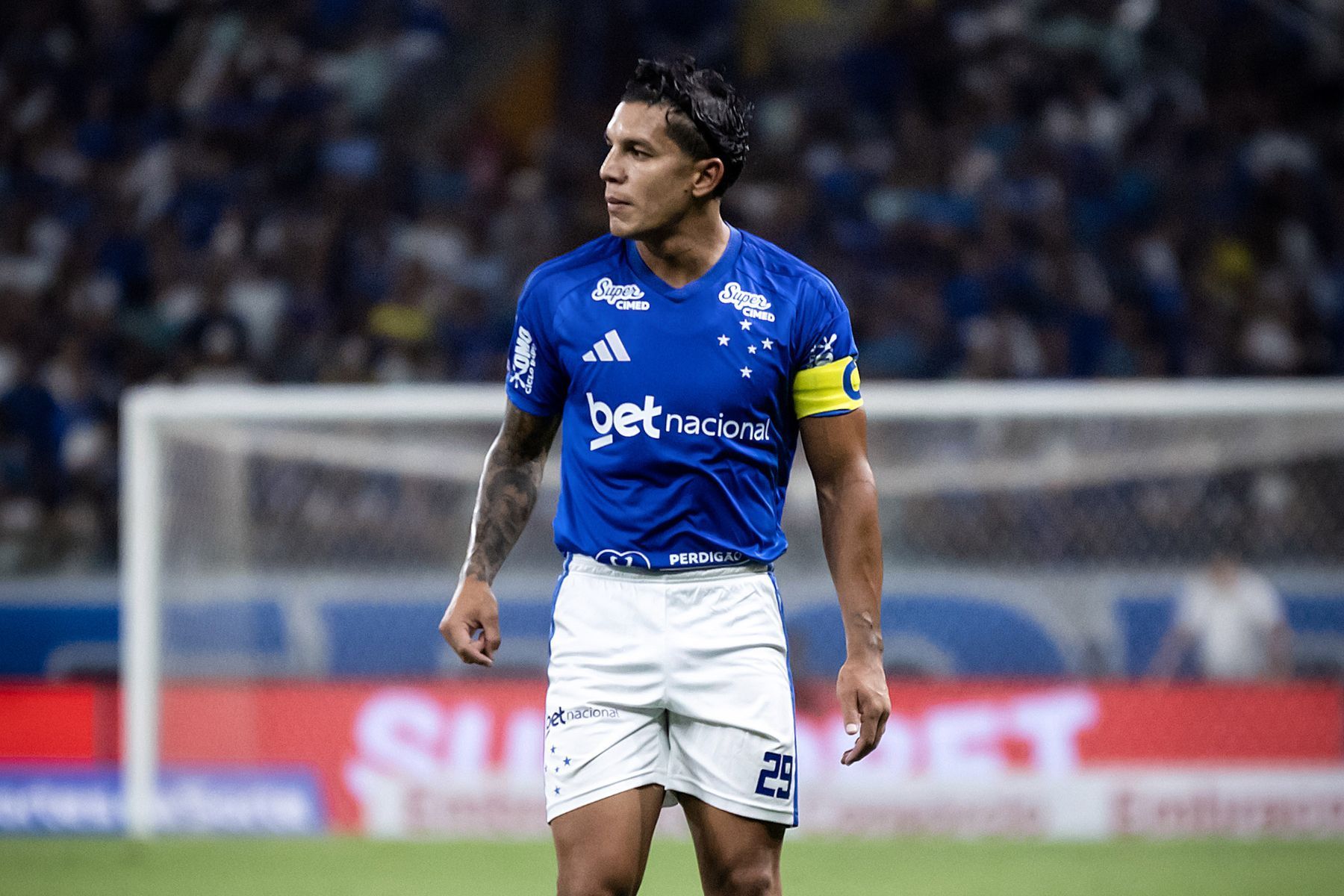 Romero se junta a Lucas Silva e recebe homenagem por marca especial no Cruzeiro