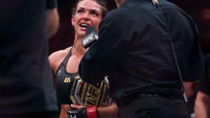 Brasileira Mackenzie Dern domina, vence desafiante e mantém cinturão do UFC