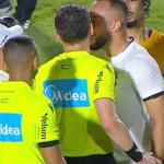 Jogador do Botafogo é expulso por 'Lei Vini Jr.' e vira desfalque contra o Athletico-PR