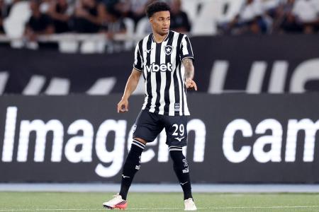 Paulinho estreou pelo Botafogo no último sábado