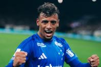 Lucho Rodríguez estreia pelo Cruzeiro com bola na trave e assistência; veja como foi