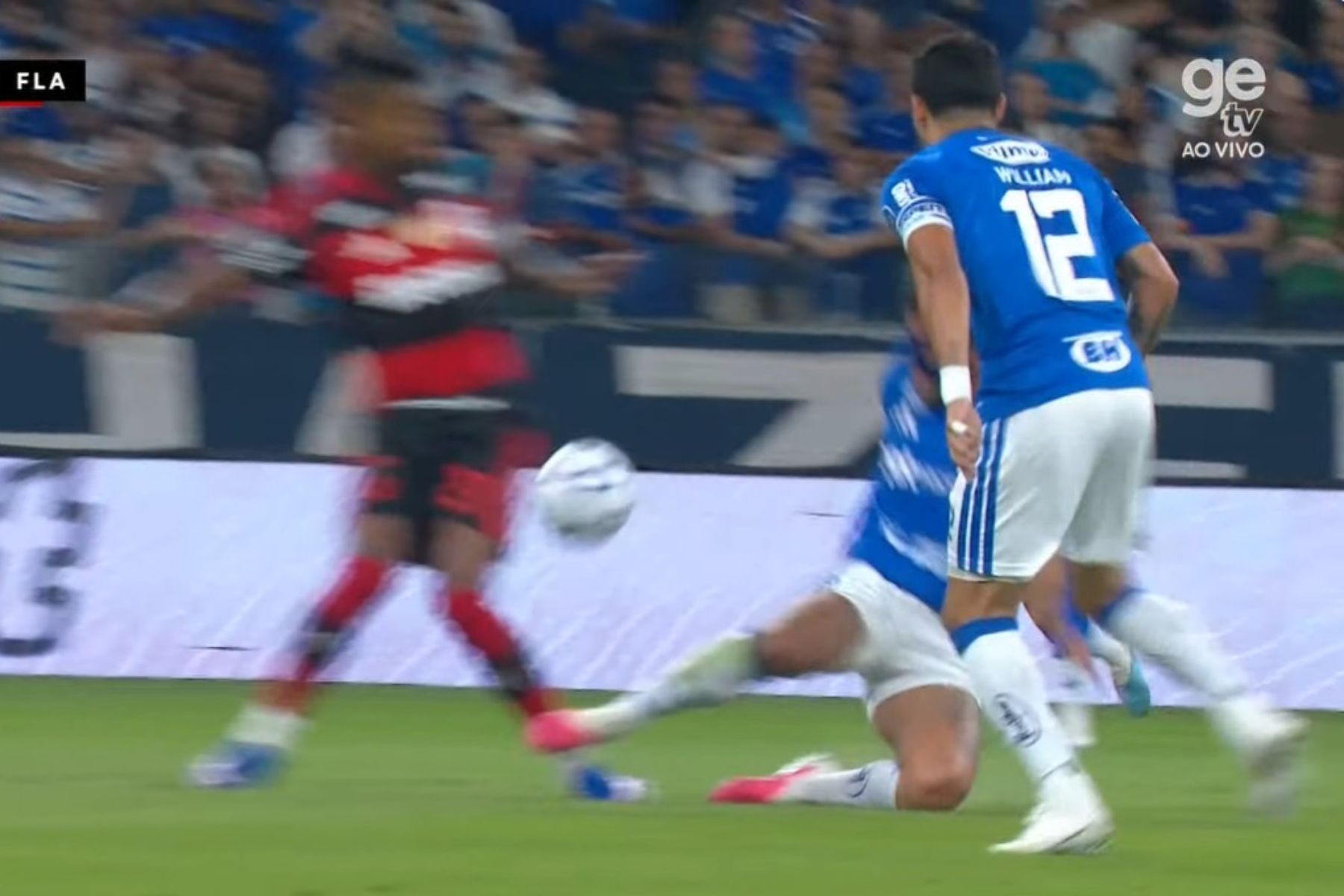 Matheus Henrique deveria ter sido expulso em Cruzeiro x Flamengo? Comentarista opina
