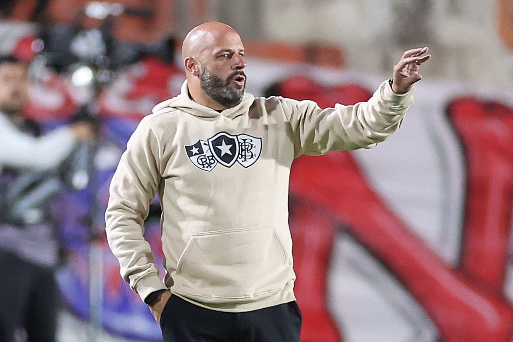 Franclim Carvalho admite após goleada sofrida pelo Botafogo: 'Envergonha'