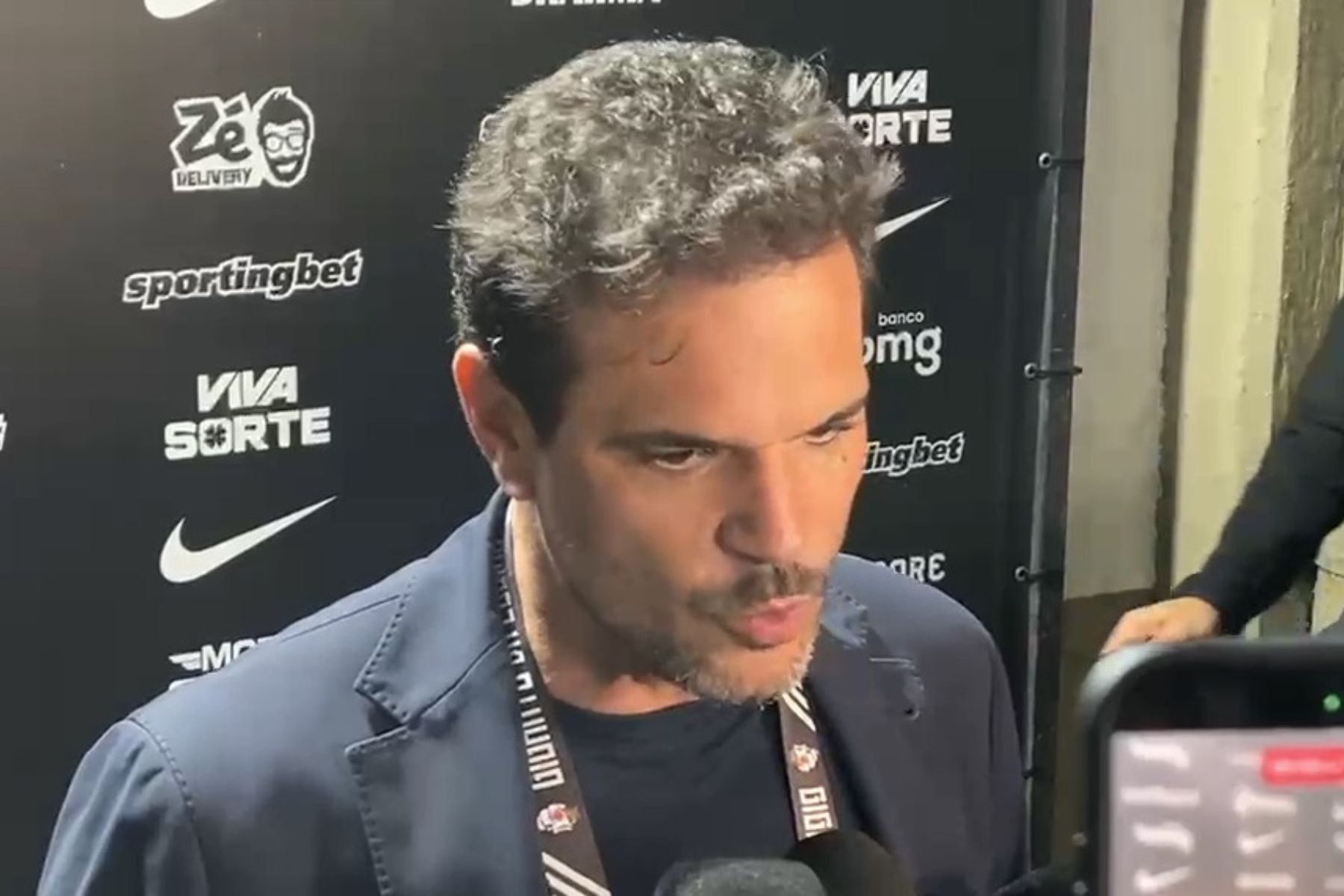 Dirigente do Vasco dispara contra árbitro de jogo contra o Vitória: 'Grotesco'