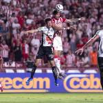Athletic sai na frente, mas tem expulso e sofre virada do Náutico pela Série B