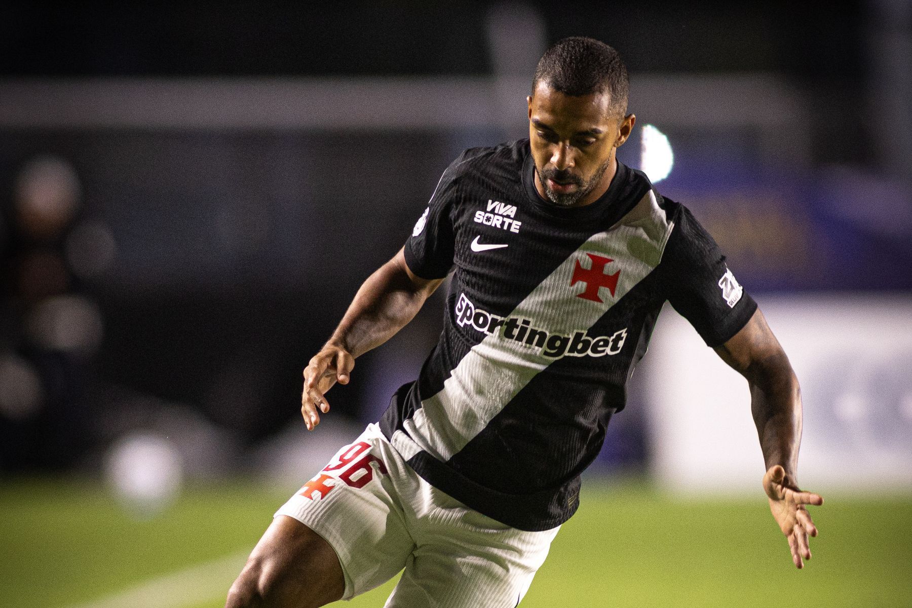 Lateral do Vasco cita Cruzeiro e projeta volta contra o Vitória na Copa do Brasil