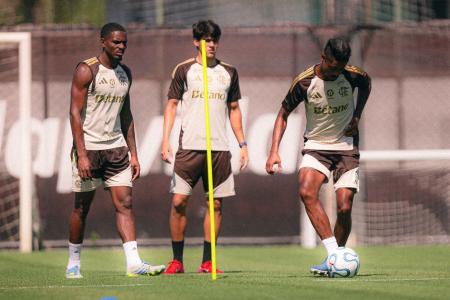 Bruno Henrique deve ficar à disposição para o jogo da Libertadores