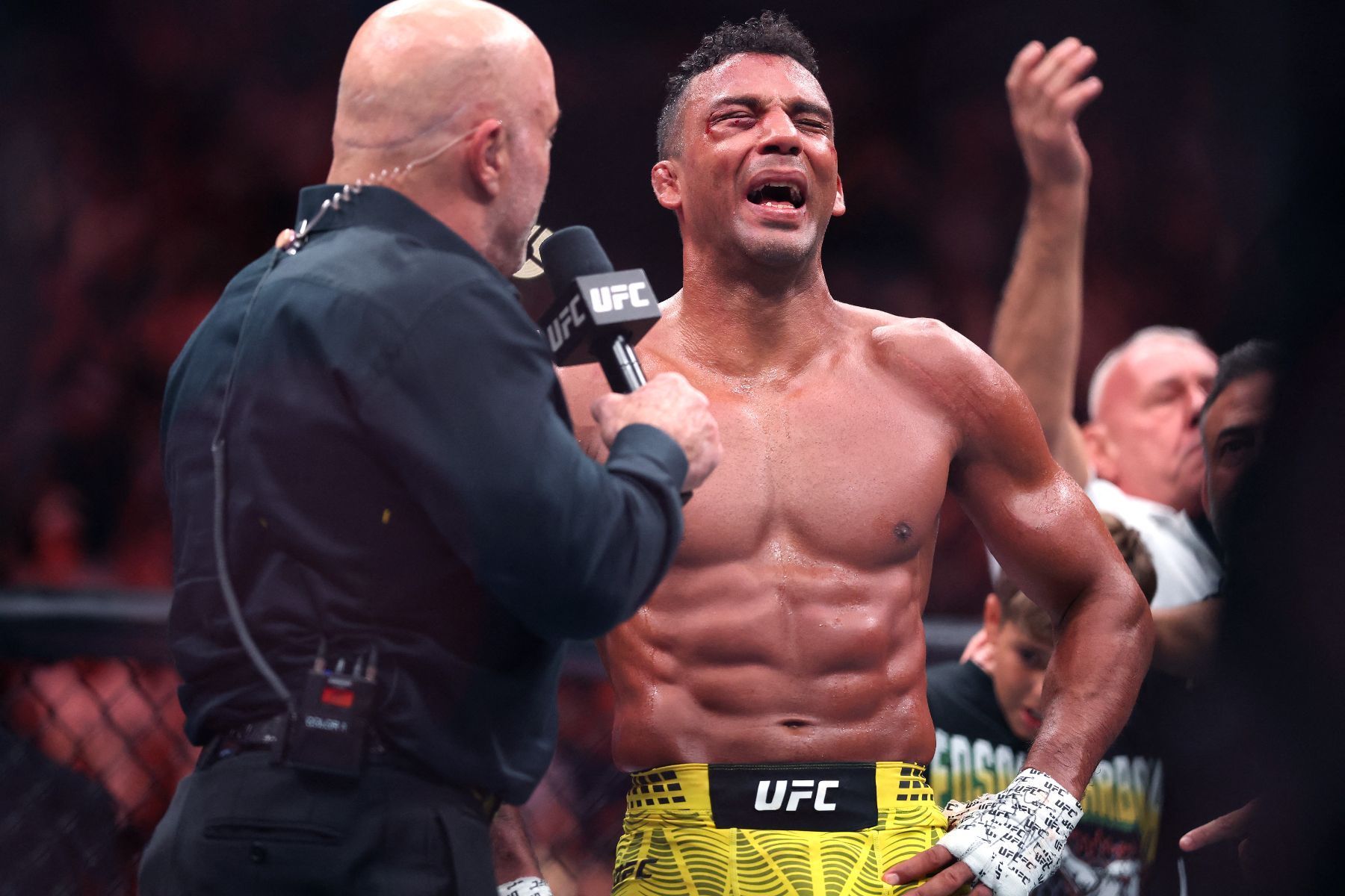 Brasileiro Edson Barboza é nocauteado e se aposenta do UFC; veja os resultados