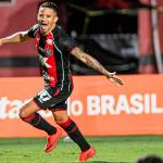 Vitória atropela Athletico-PR, reverte placar da ida e vai às quartas da Copa do Brasil