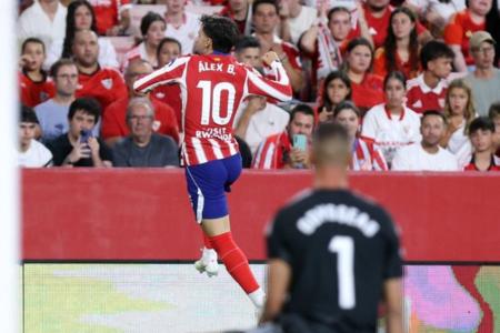 Álex Baena, campeão do mundo pela Espanha, brilhou com dois gols