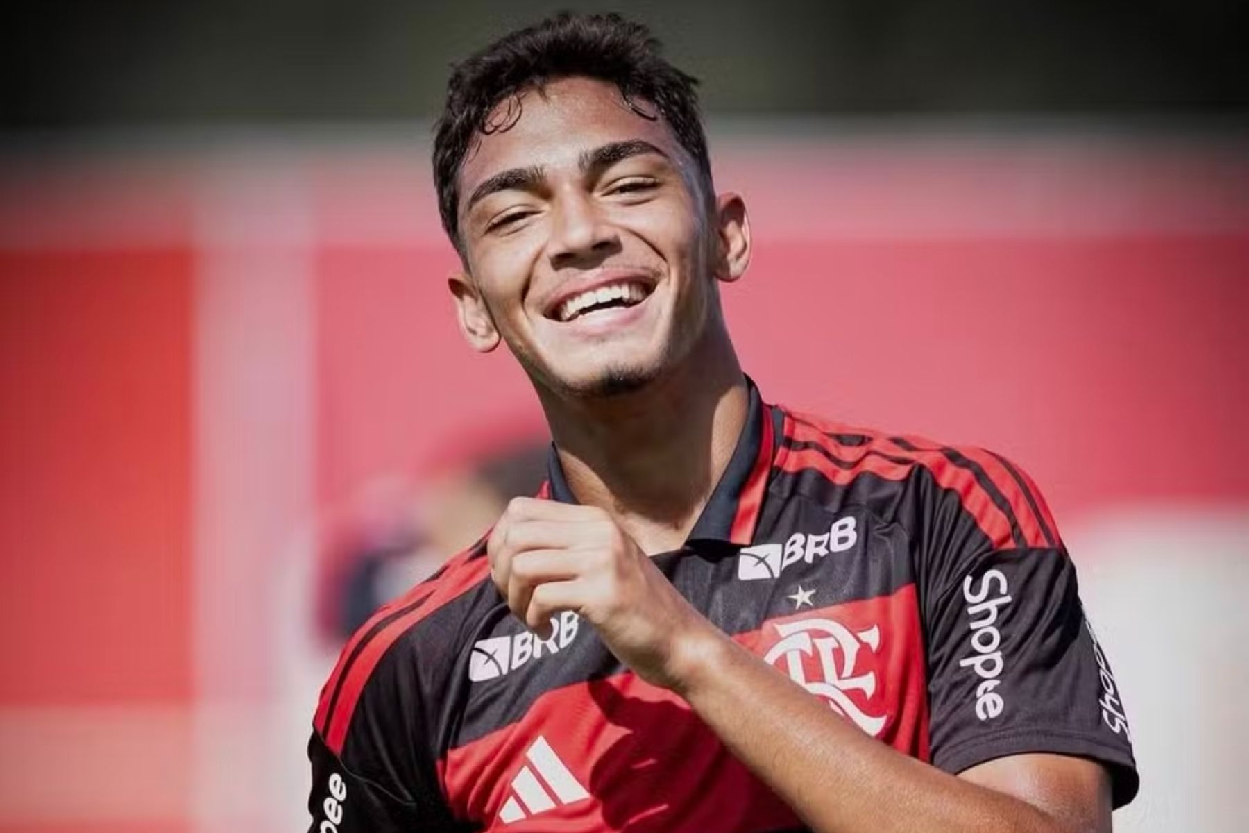 Joia da base do Flamengo treina entre os profissionais e vira opção no ataque