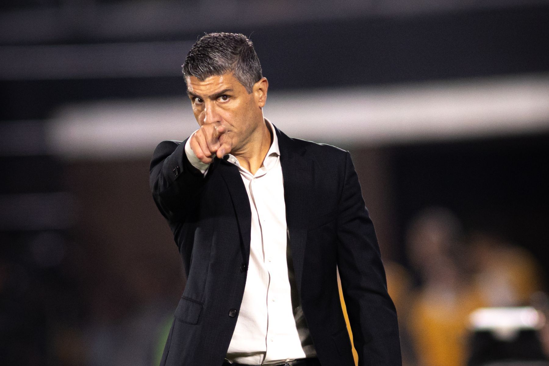 Técnico do Vasco revela surpresa com atitude de jogador durante vitória sobre o Cruzeiro