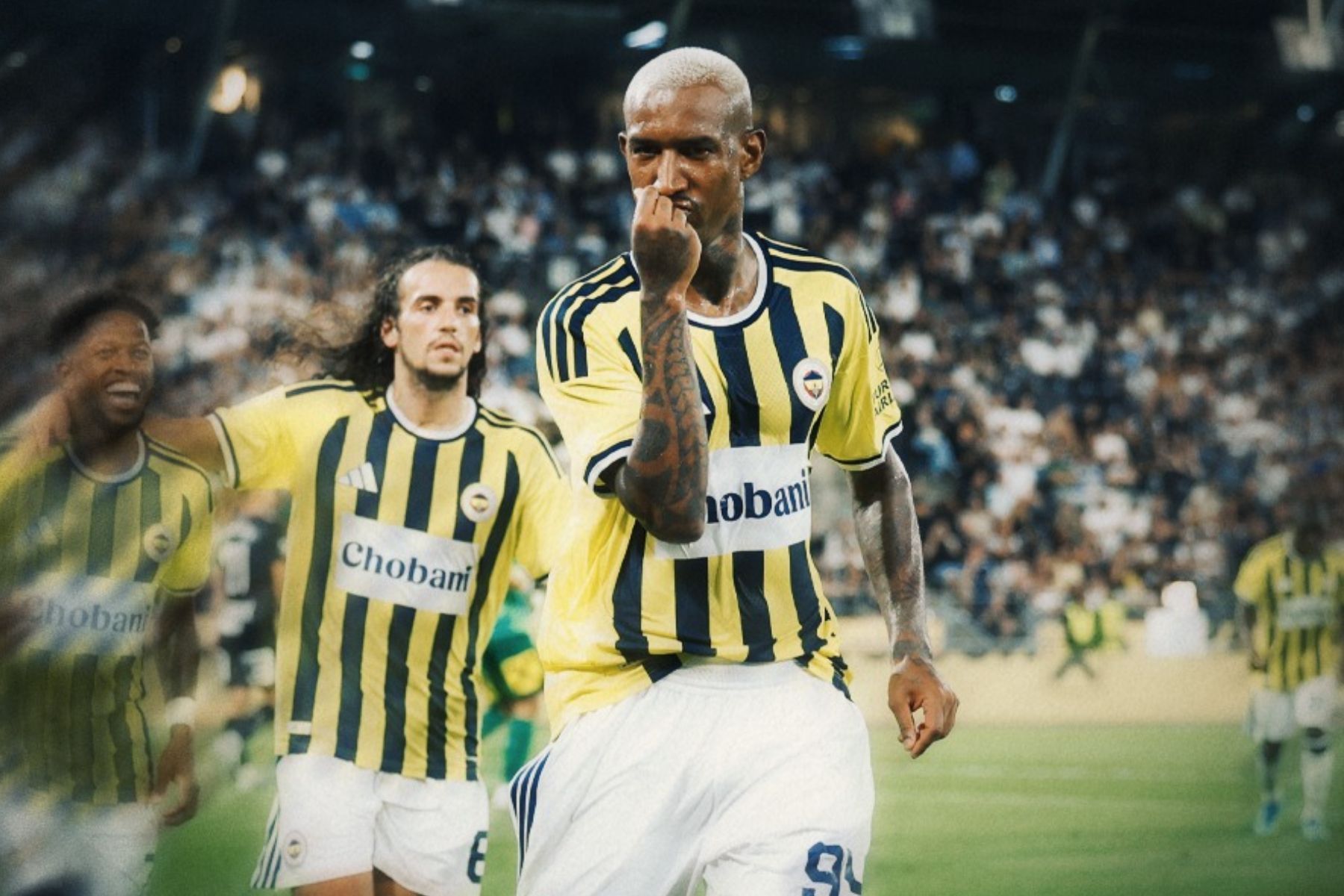 Com gol brasileiro, Fenerbahçe vence Sturm e avança à fase de liga da Champions