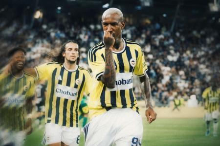 Anderson Talisca em ação pelo Fenerbahçe