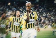 Com gol brasileiro, Fenerbahçe vence Sturm e avança à fase de liga da Champions